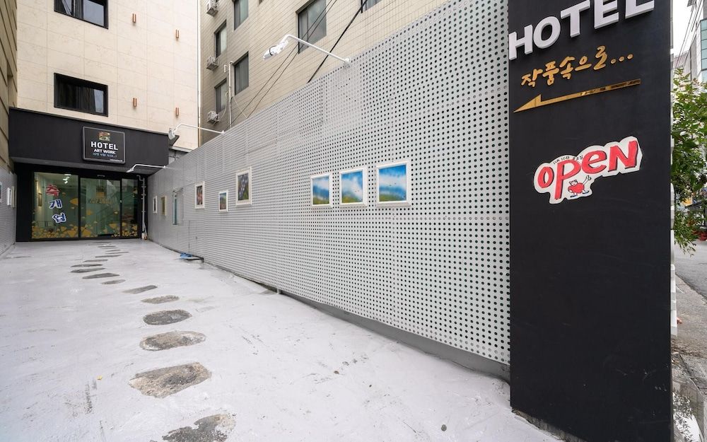 undefined Busan Seomyeon Hotel Artwork 2