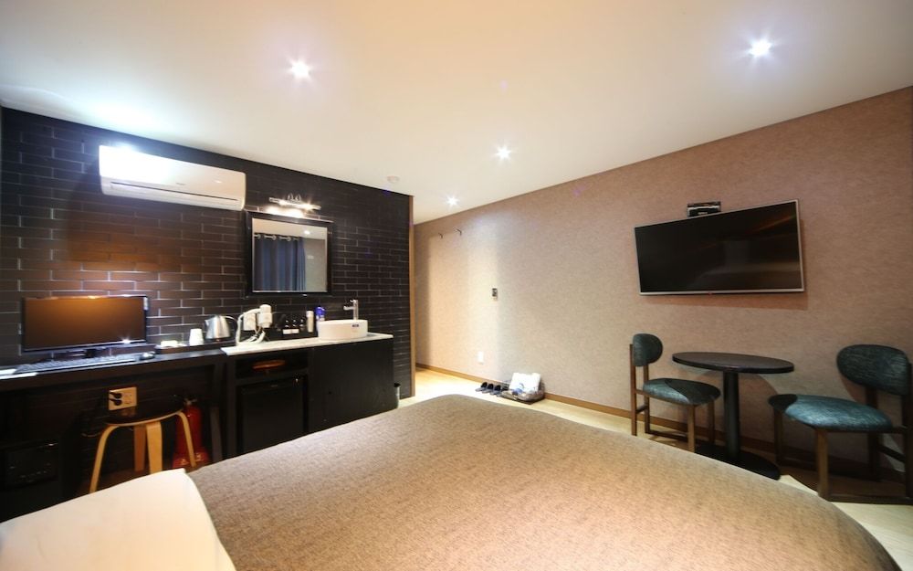 Busan Yeonsandong 17th Room (Deluxe Double Room (Netflix viewing a) 13