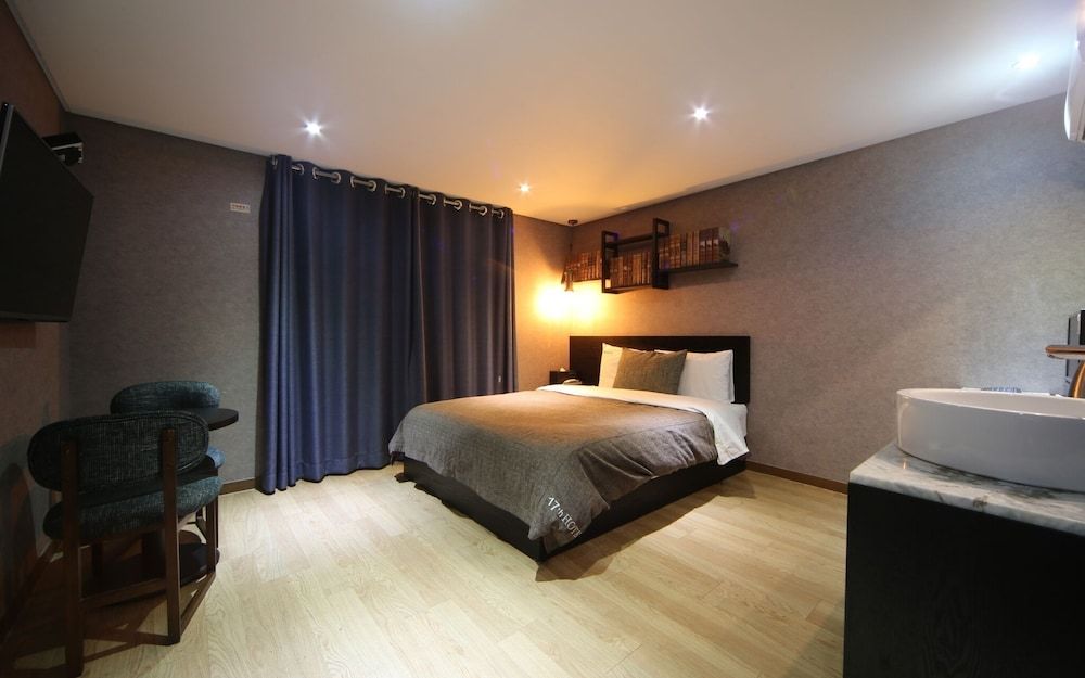 Busan Yeonsandong 17th Room (Deluxe Double Room (Netflix viewing a) 11