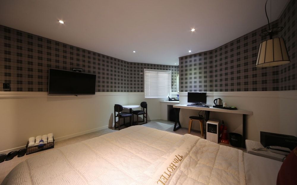 Busan Yeonsandong 17th Room (Deluxe Double Room (Netflix viewing a) 18