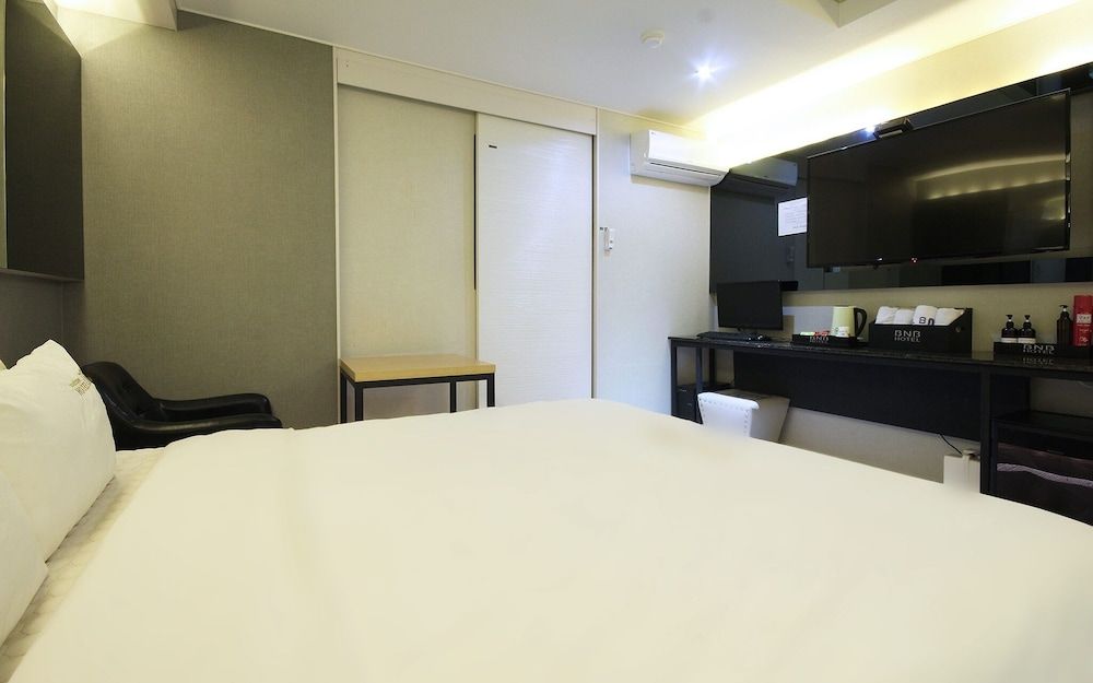 Busan Yeonsan-dong BNB Room (Standard room B) 4
