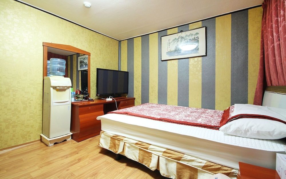 undefined Busan Chungwoonjang