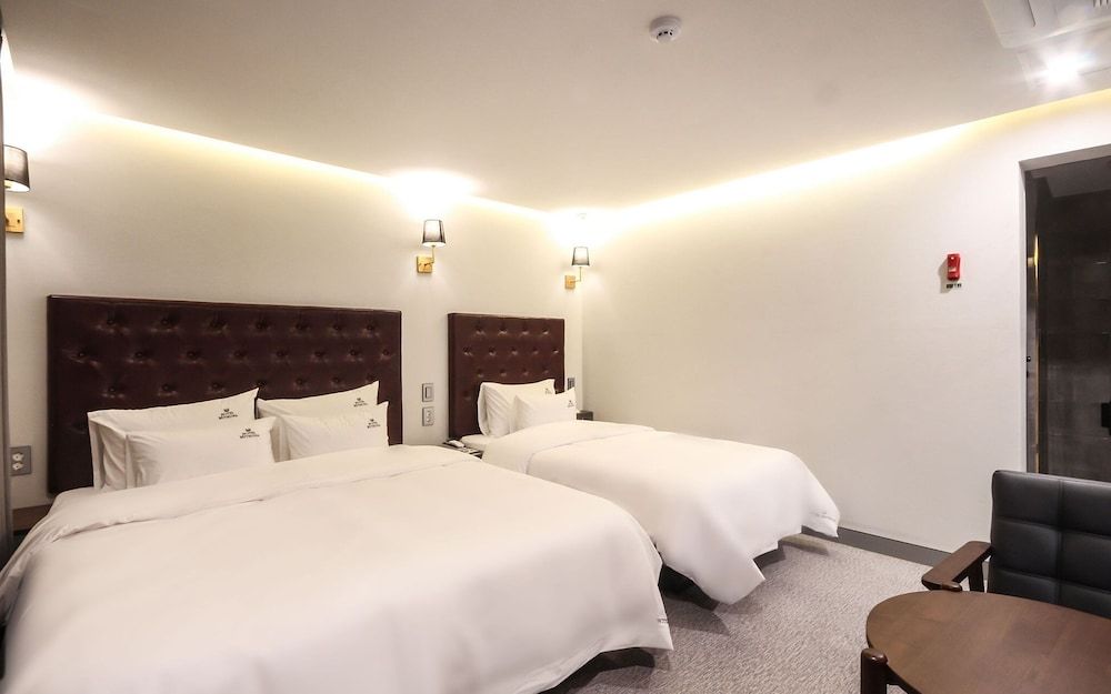Busan Oncheonjang Hotel Mithuna Room (Twin) 4