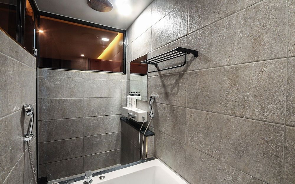Busan Oncheonjang Hotel Mithuna Room (Standard Room) 8