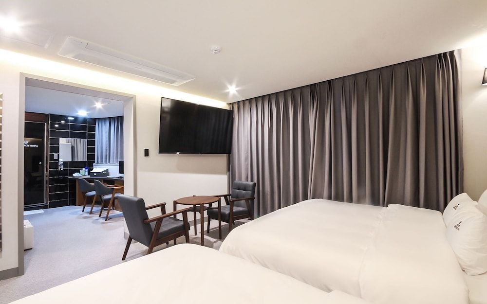 Busan Oncheonjang Hotel Mithuna Room (Twin) 2