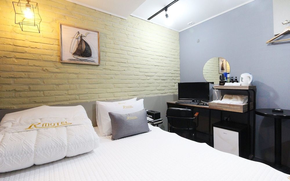 Busan Seomyeon R Room (Standard Room) 10