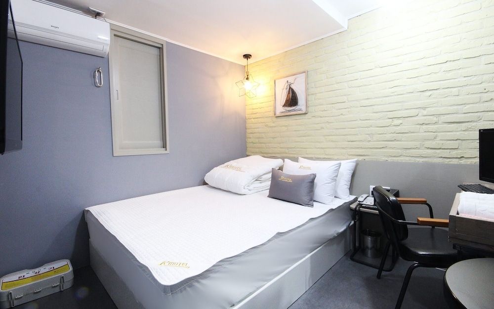 Busan Seomyeon R Room (Standard Room) 9