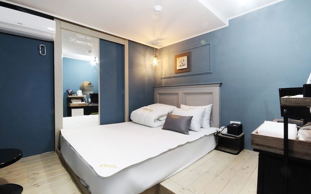 undefined Busan Seomyeon R 7