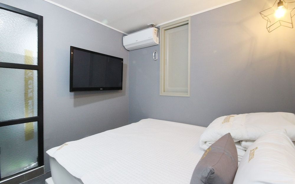 Busan Seomyeon R Room (Standard Room) 11
