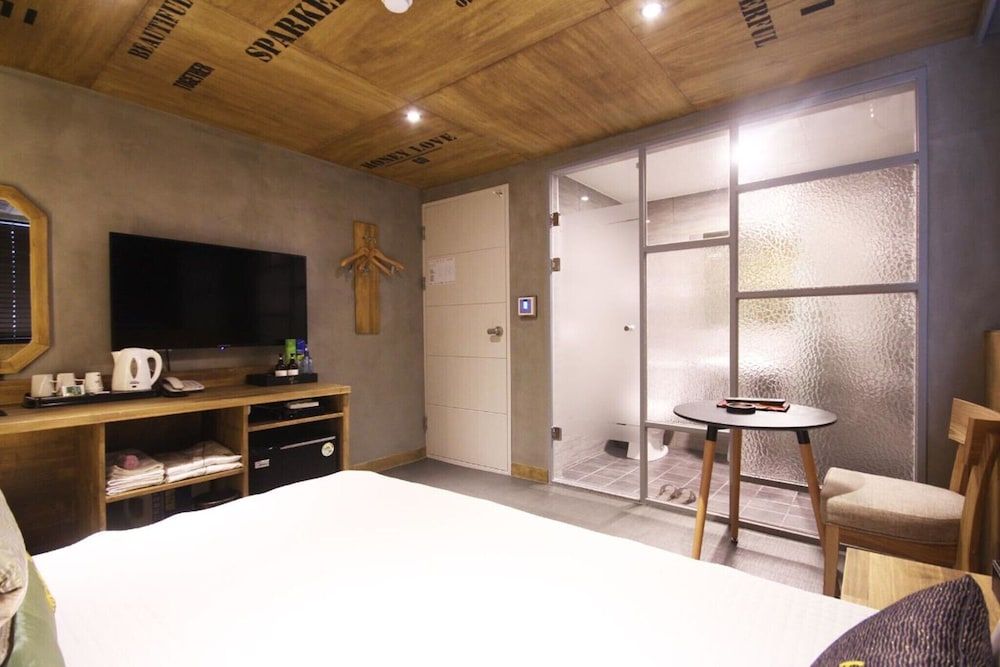 Busan Deokcheon Some Room (Standard Room) 20