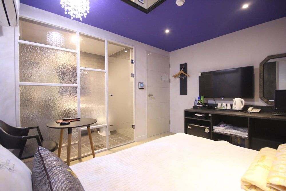 Busan Deokcheon Some Room (Standard Room) 17