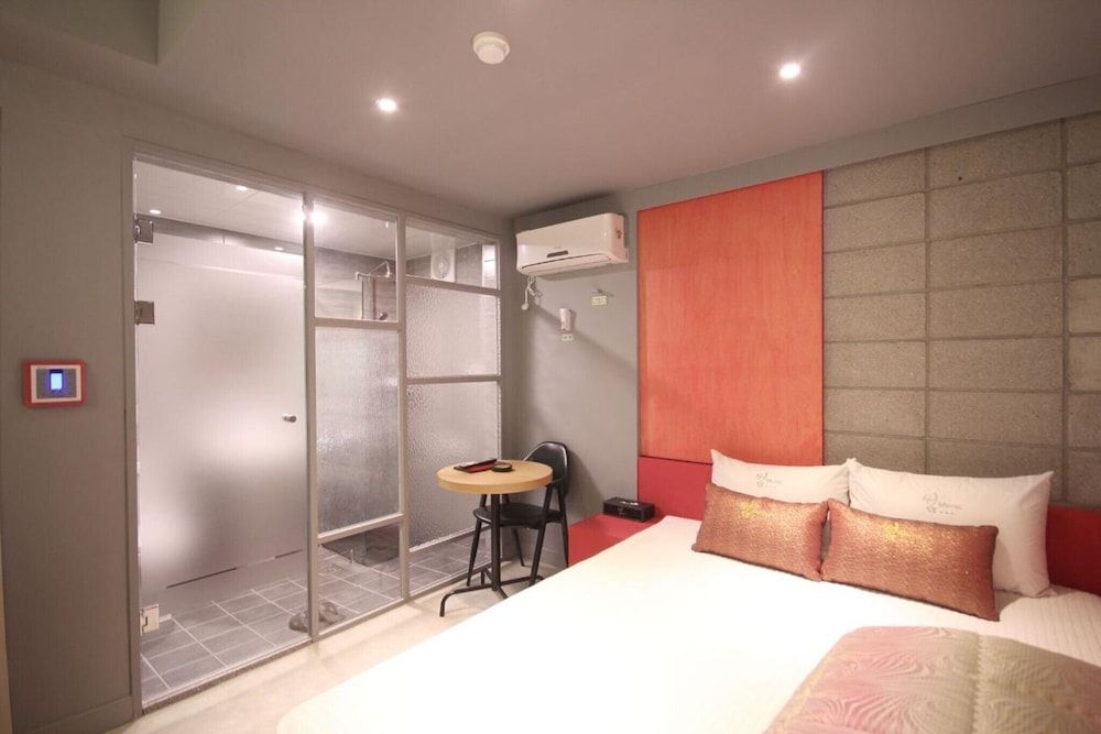 Busan Deokcheon Some Room (Standard Room) 12