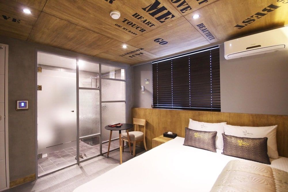 Busan Deokcheon Some Room (Standard Room) 19