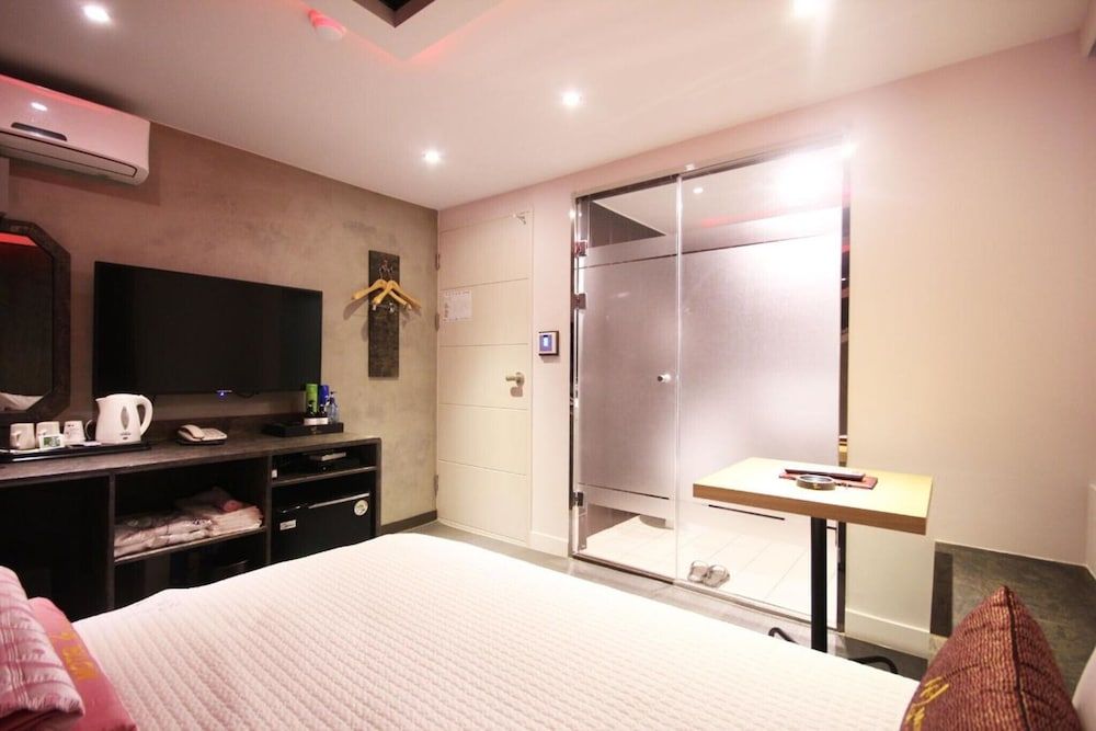 Busan Deokcheon Some Room (Standard Room) 30