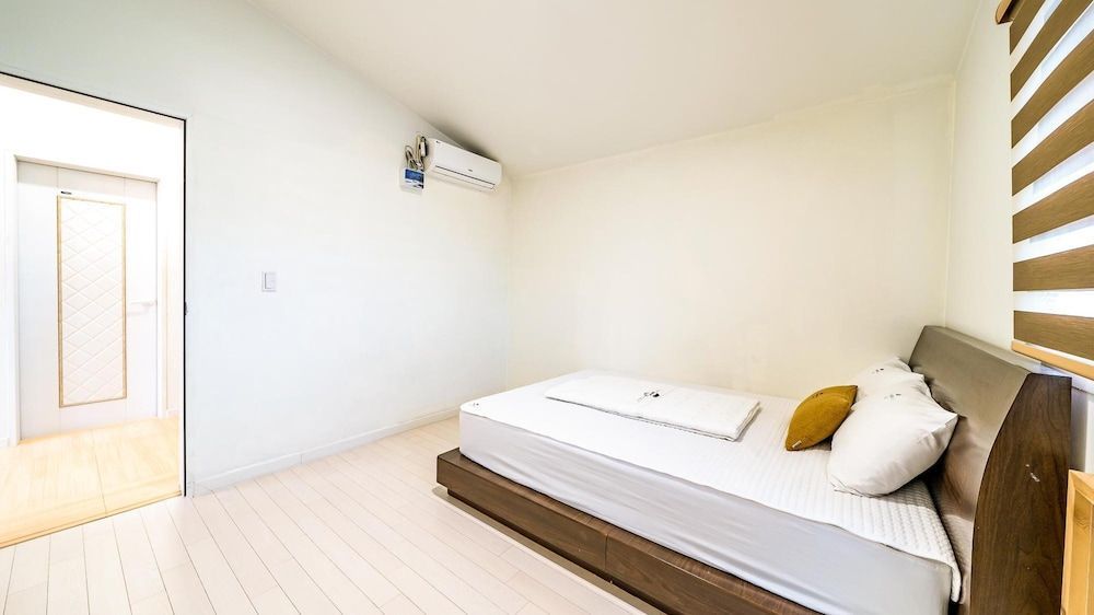 Busan the Pension 502 Basic Room, 1 Bedroom (302) 3