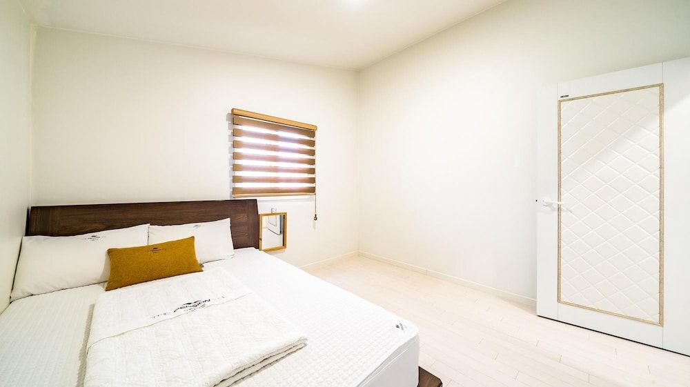 Busan the Pension 502 Basic Room, 1 Bedroom (302) 5