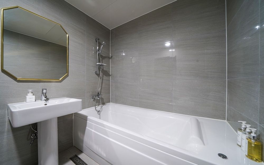 Busan Sajik The Stone Bridge Hotel Room (Premium Twin (1 game 1 PC spa bath fr) 2