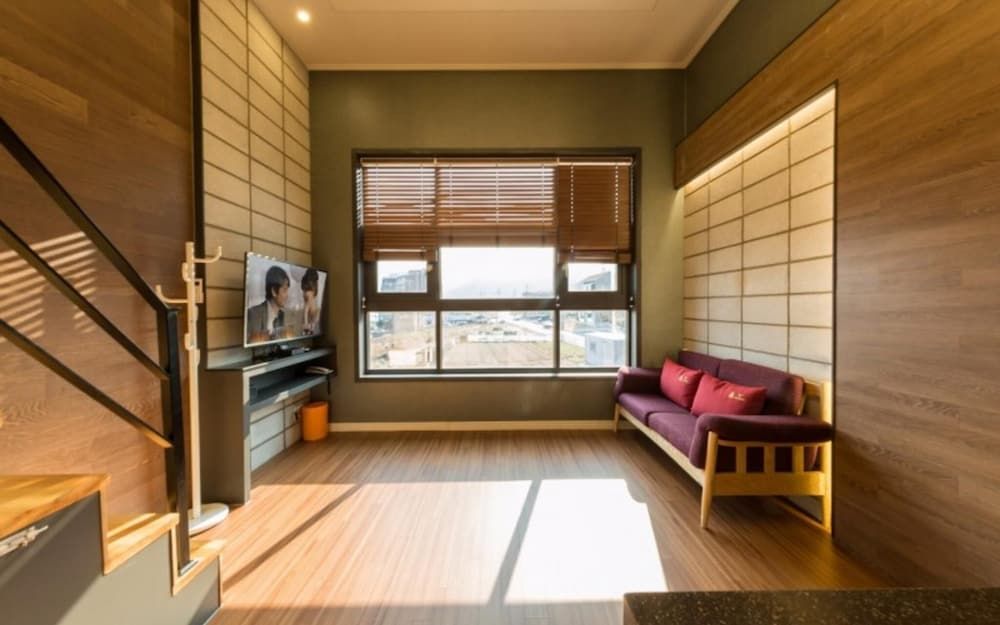 Busan Gijang Brown Dot Pension Room (Room 201 (duplex side ocean view)) 3