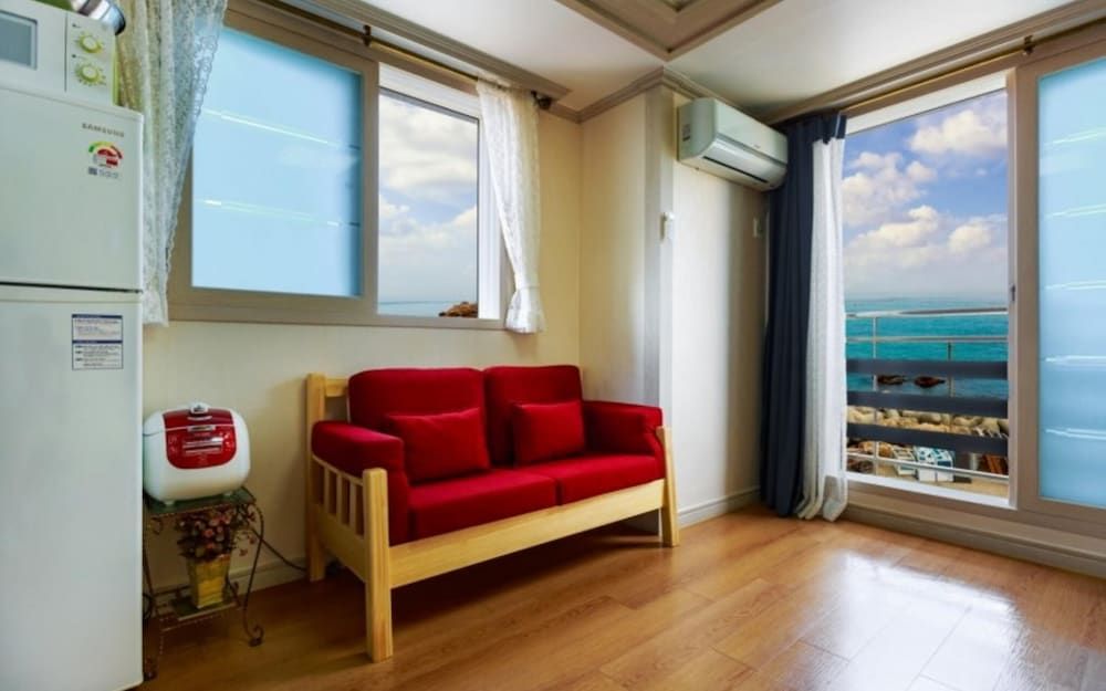 Busan Dream House Pension Room (Pearl Room (Room 301 Ocean View)) 4