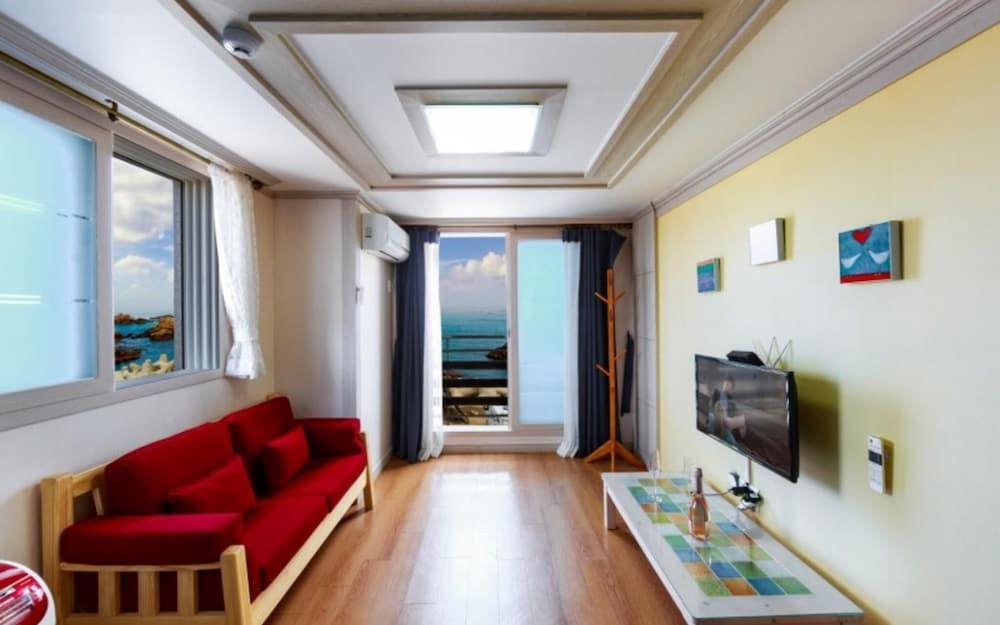 Busan Dream House Pension Room (Coral Room (Room 201 Ocean View)) 6