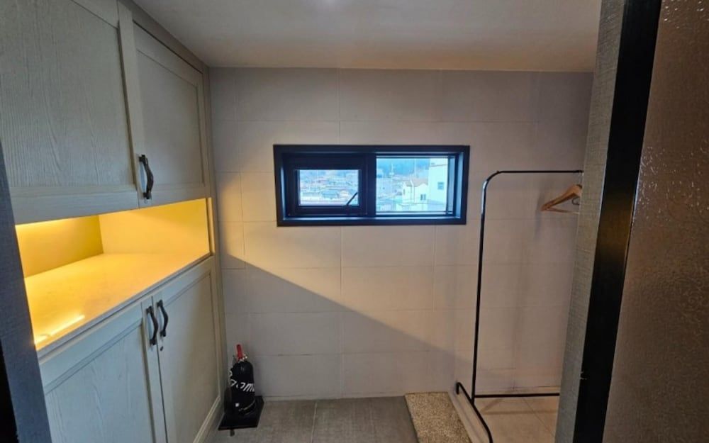 Busan Ragomare Pension Room (B-301 (Living Room / Bedroom)) 2