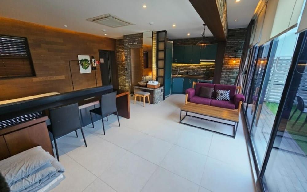 Busan Ragomare Pension Room (Room A105 (special room)) 4