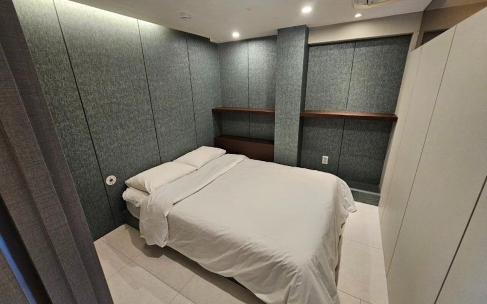Busan Ragomare Pension Room (B-301 (Living Room / Bedroom))