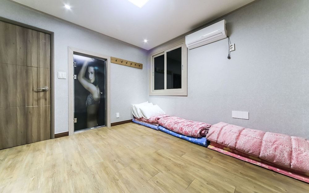 Busan Jaesongdong Centum J Room (Ondol room)
