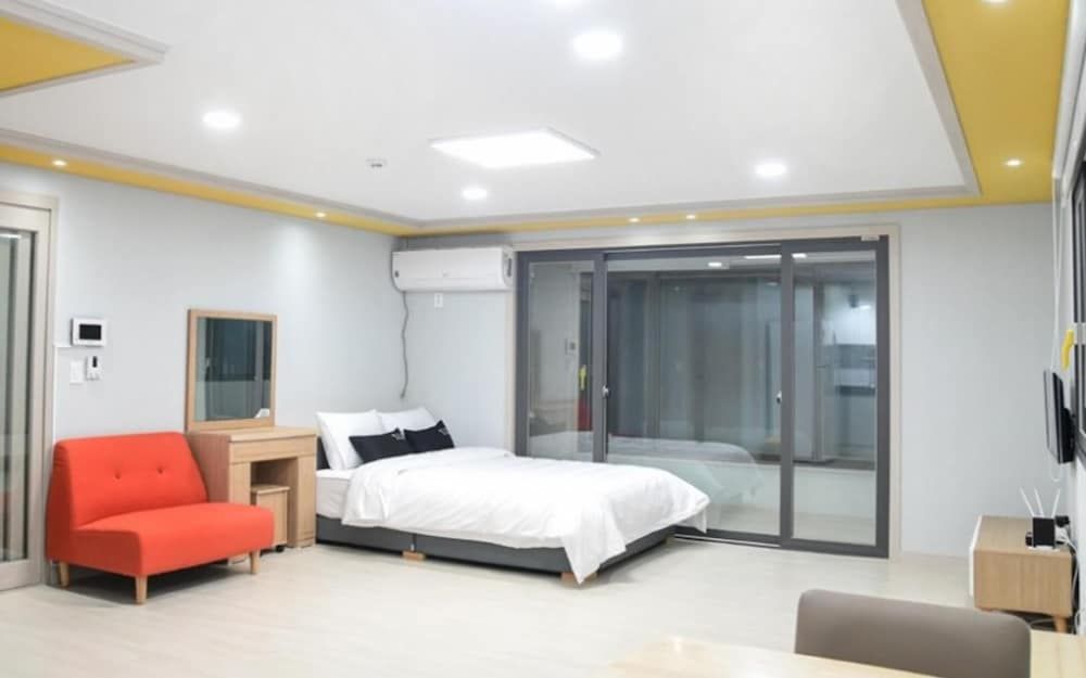 Busan Haeoreum Pension Room (Room 203) 2
