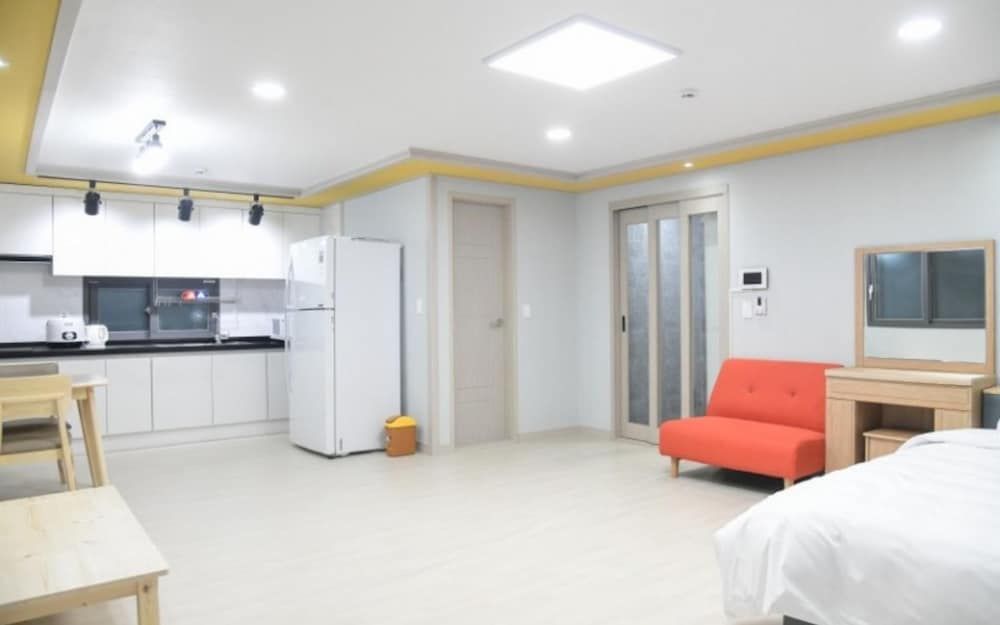 Busan Haeoreum Pension Room (Room 203) 4