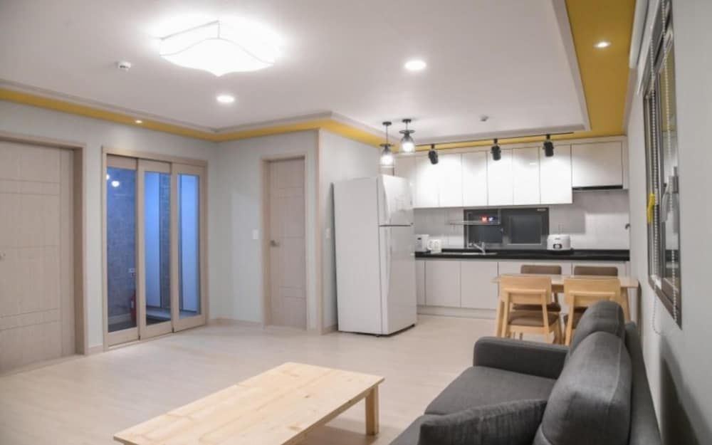 Busan Haeoreum Pension Room (Room 301)