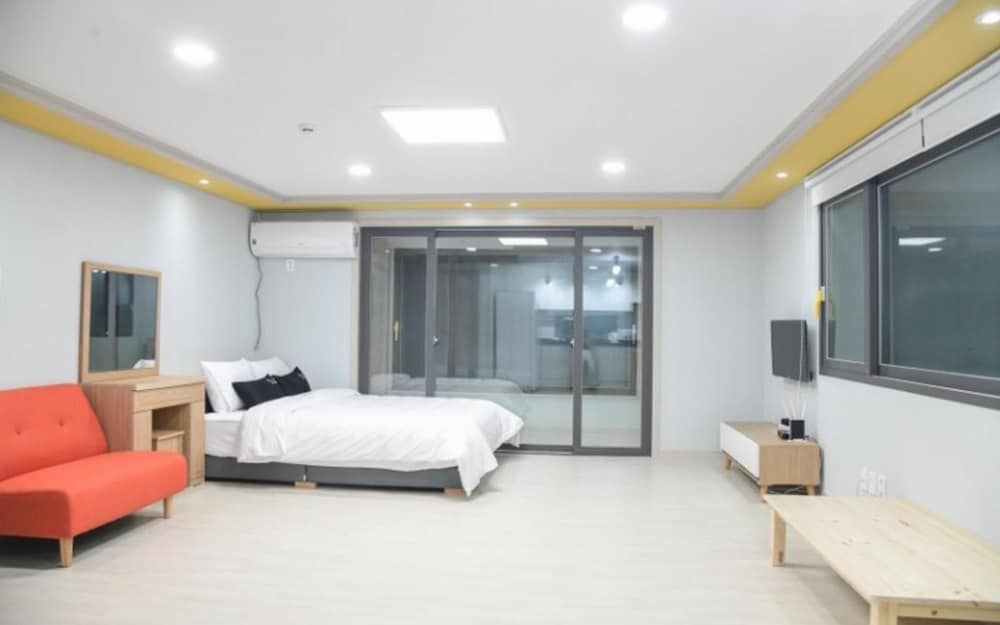 Busan Haeoreum Pension Room (Room 203) 3