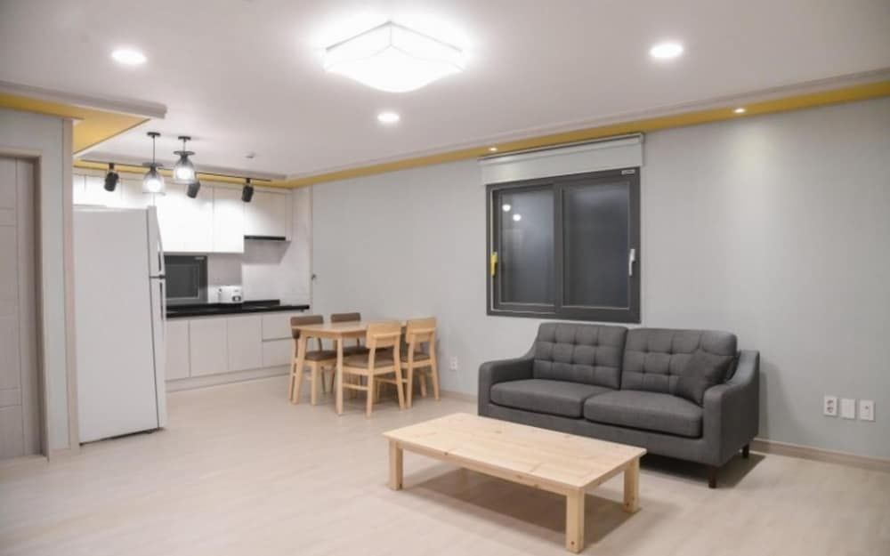 Busan Haeoreum Pension Room (Room 301) 2