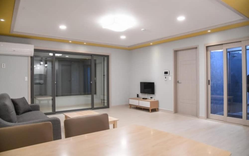Busan Haeoreum Pension Room (Room 301) 3