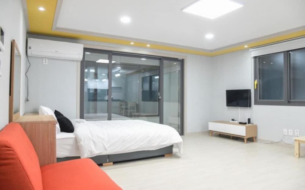 Busan Haeoreum Pension Room (Room 203)