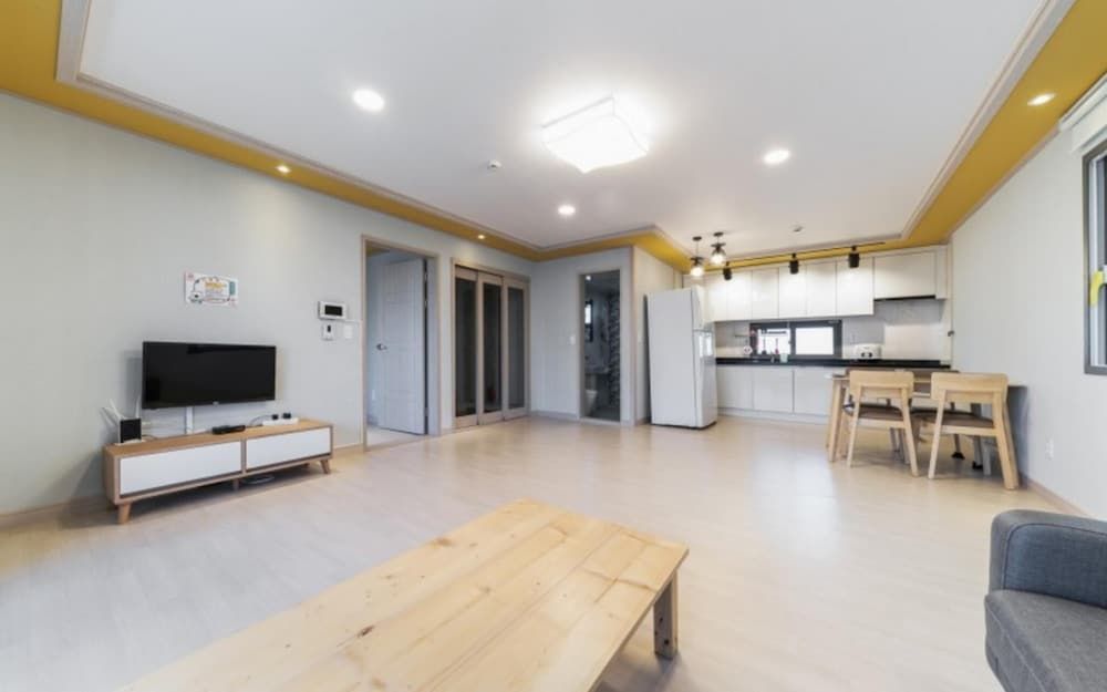 Busan Haeoreum Pension Room (Room 301) 6