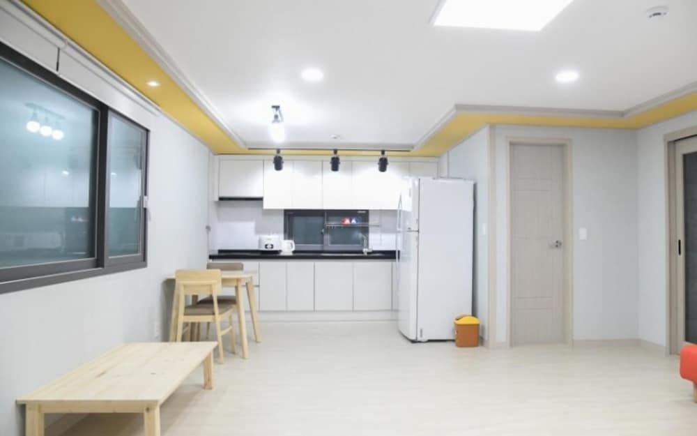 Busan Haeoreum Pension Room (Room 203) 5