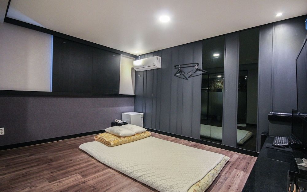 Busan Nampo-dong Elise Room (Ondol Room) 2