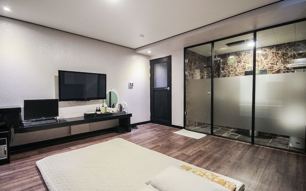 Busan Nampo-dong Elise Room (Ondol Room) 4