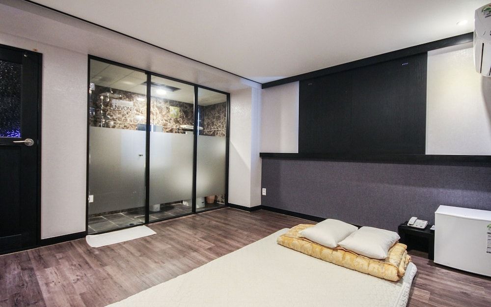 Busan Nampo-dong Elise Room (Ondol Room)