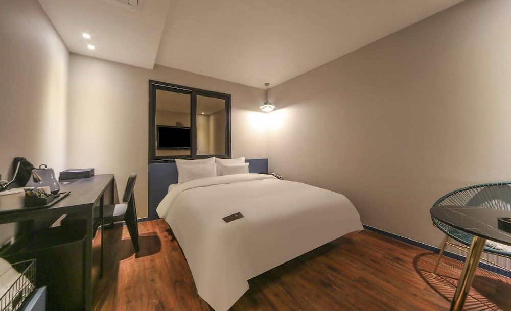 Frenchcode Hotel Standard Room 12