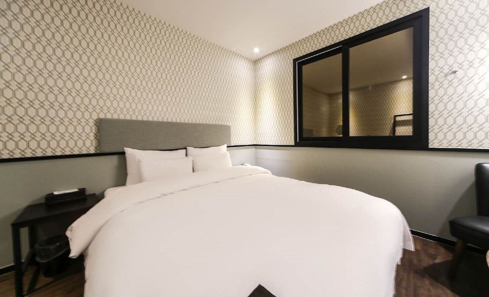 Frenchcode Hotel Standard Room 2