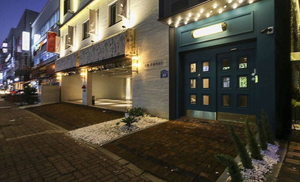 undefined Frenchcode Hotel 6