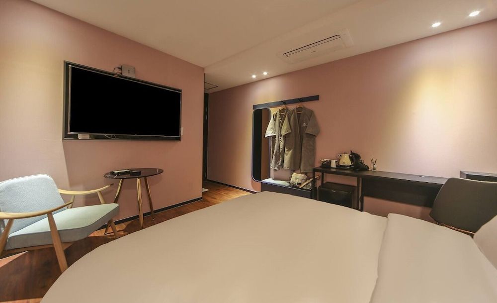 Frenchcode Hotel Standard Room 16