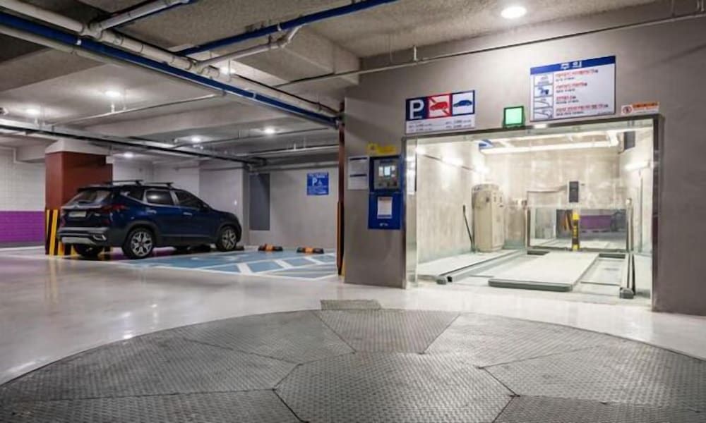 undefined Song Jeong Hotel Blue Castle 6