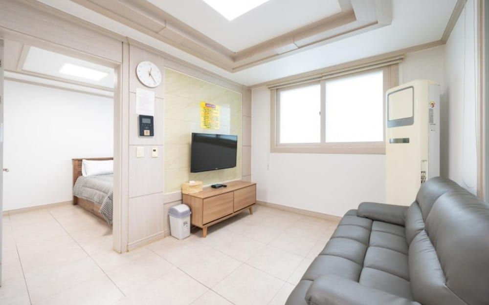 Busan Sarangae Pension Room (301 (Ocean view)) 3
