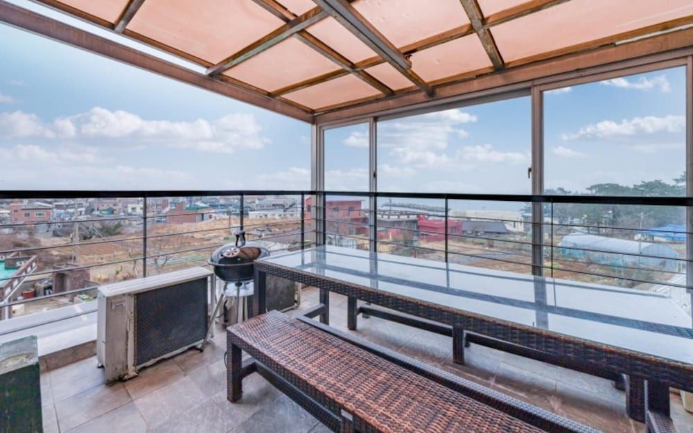 Busan Sarangae Pension Room (301 (Ocean view)) 11