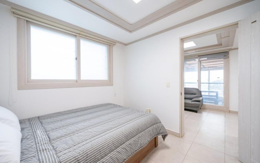 Busan Sarangae Pension Room (301 (Ocean view)) 6