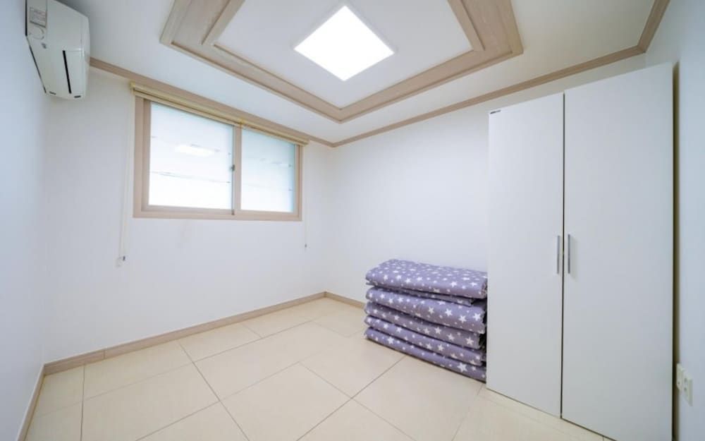 Busan Sarangae Pension Room (202 (Terrace Ocean View)) 8