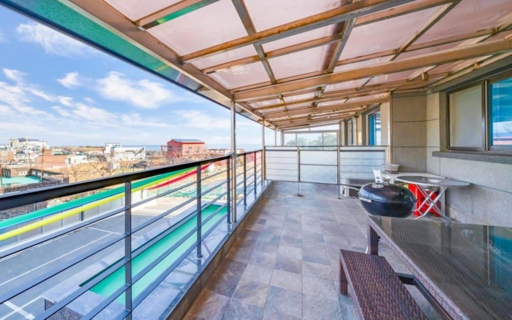 Busan Sarangae Pension Room (202 (Terrace Ocean View)) 10